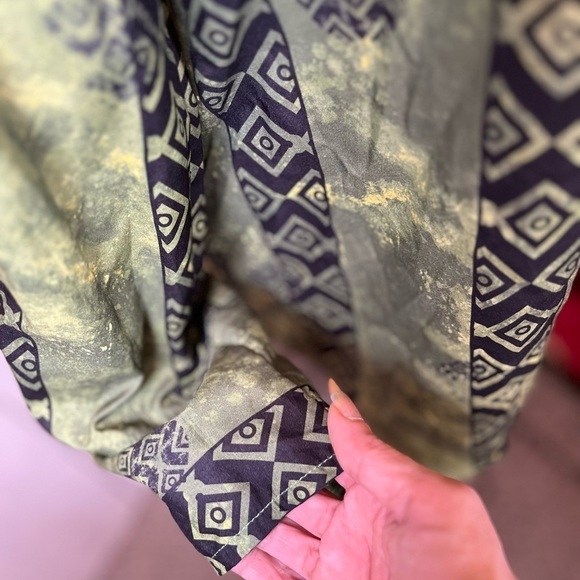 Lightweight Green And Black Blouse by Miss Look - Picture 5 of 10